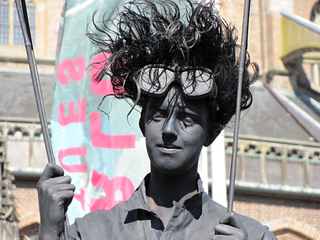 living statue levend standbeeld evenement event festival festiviteit kunst art straatkunst streetart artiest beeld beeldhouwwerk sculpture sculptuur